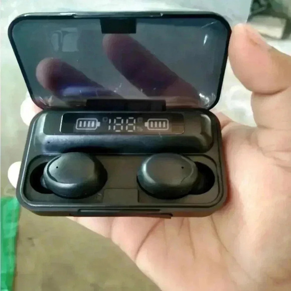 Wireless Earbuds with Noise Cancellation - Picture 1 of 5